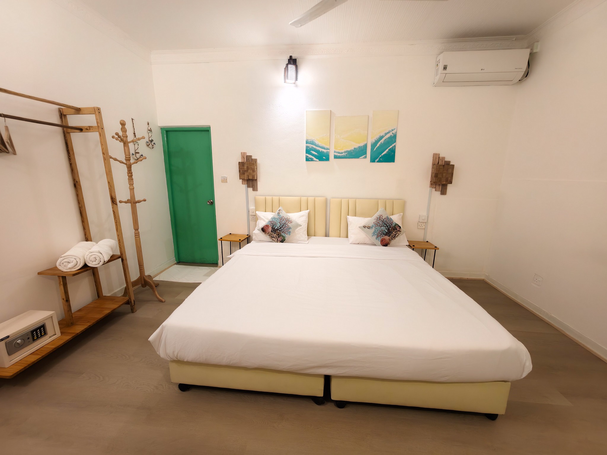 Fasdheythere INN guest room, photographed by our team.