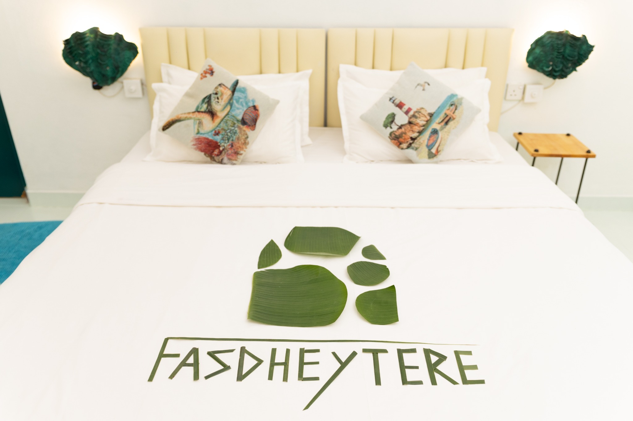 The Fasdheythere welcome, arranged in leaves.